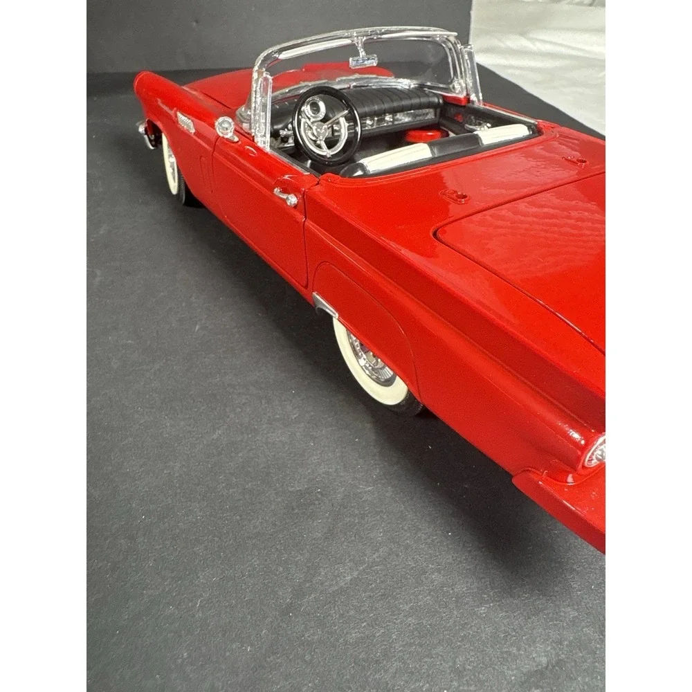 Road Signature Leather Series 1957 Ford Thunderbird Convertible Red 1:18